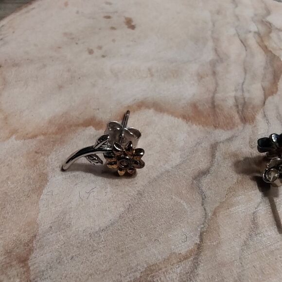 Dainty Flower Pierced Post Earrings - Picture 7 of 10